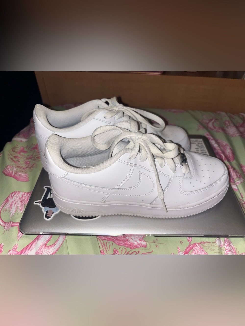 Nike  White Low-Top Sneakers